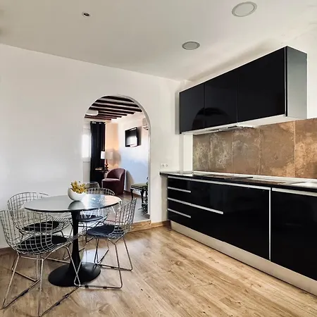 Апартаменты Diamond Rooftop & Private Terrace Sea Views